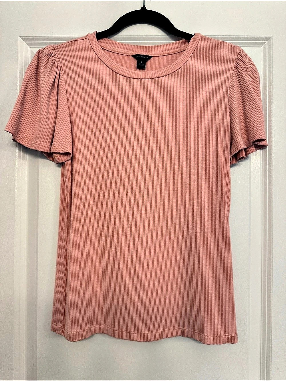 Ann Taylor Ribbed Short Sleeve Top in Pink Size Small Like New